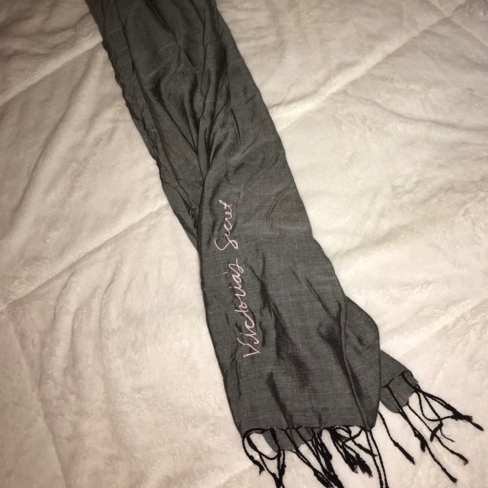Victoria Secret Scarf!! Never worn.